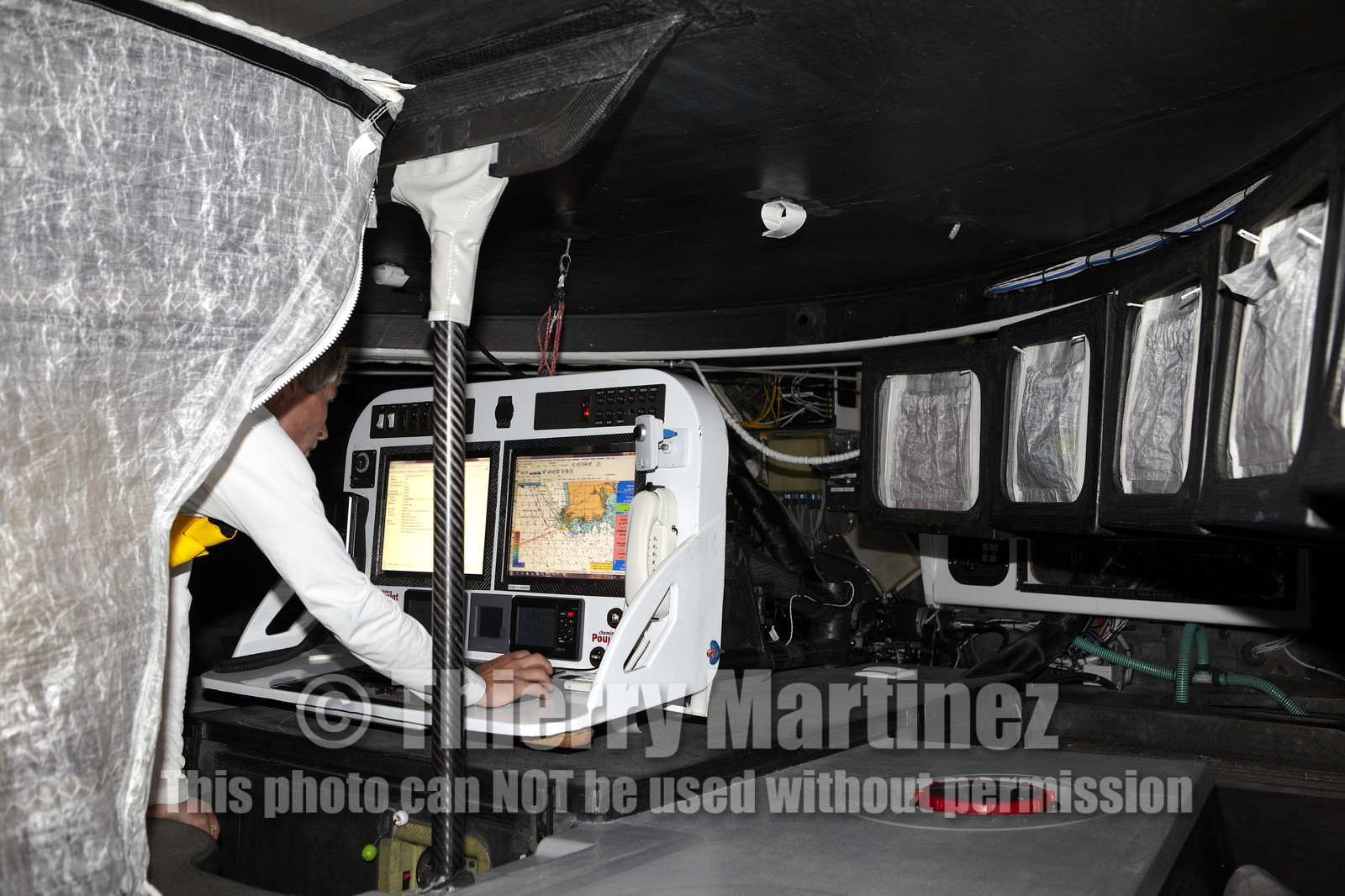 12_19777 CHEMINEES POUJOULAT ( IMOCA 60') , Skipper Bernard Stamm (SUI)