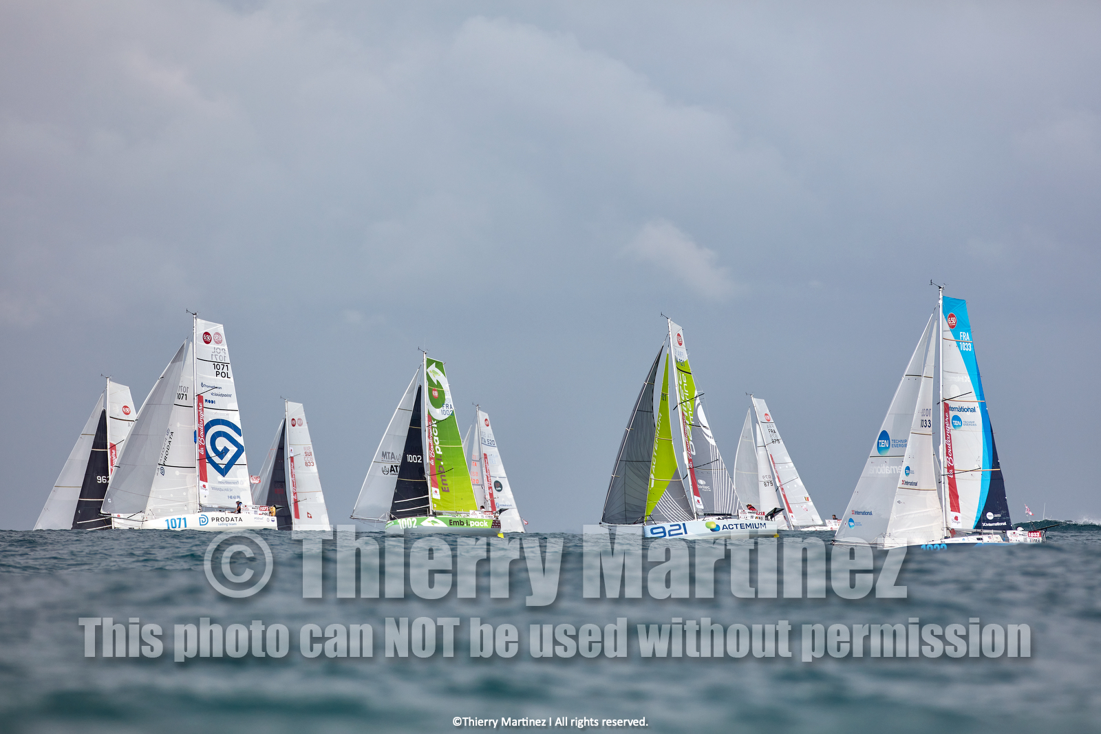 23_22609   © Thierry Martinez. LES SABLES D'OLONNE, 85 - FRANCE 25 septembre 2023.Départ MINI TRANSAT 2023. Départ du Dimanche 24 septembre retardé au Lundi 25 Sept .Les Sables d’Olonne (FRA)    Santa Cruz de la Palma ( Canaries)    St François ( Guadeloupe): 4050 NM.