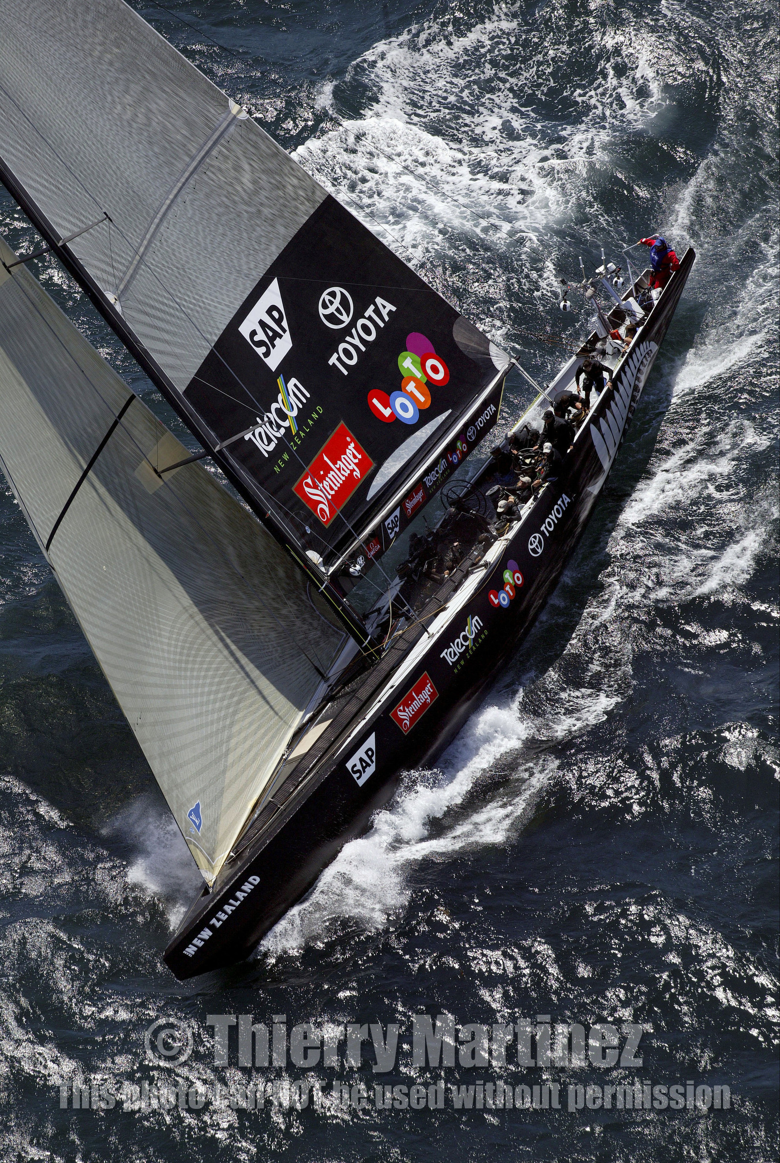 03_0161D ©Th.Martinez - Auckland (NZ) . America's Cup 2003. 15th February 2003. Day 1..Alinghi (SUI 64) vs Team NZ (NZL 82) .NZL 82 in first minutes of Race 1 before retiring on damage. Alinghi 1- Team NZ 0.