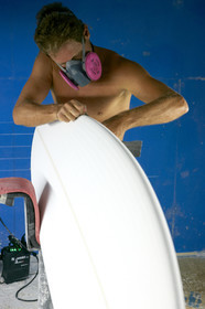 SHAPING A SURF BOARD.  NORTH SHORE (North Shore - Oahu Island - Hawaii-USA)