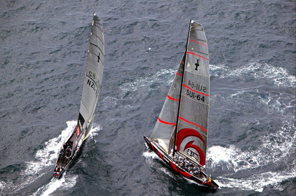 03_0972D © Th.Martinez . Auckland   New Zealand. 18th February 2003 America's Cup 2003, Day 3 Alinghi(SUI64) vs Team New Zealand(NZL82) Start.