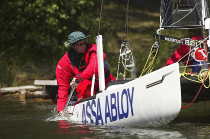 03_3049D © Th.Martinez,STOCKHOLM ARCHIPELAGO SWEDEN, 8 07 03-Archipelago Raid (2003)  Day 1..neal McDonald (UK) ASSA ABLOY paddling to leave a check-point.