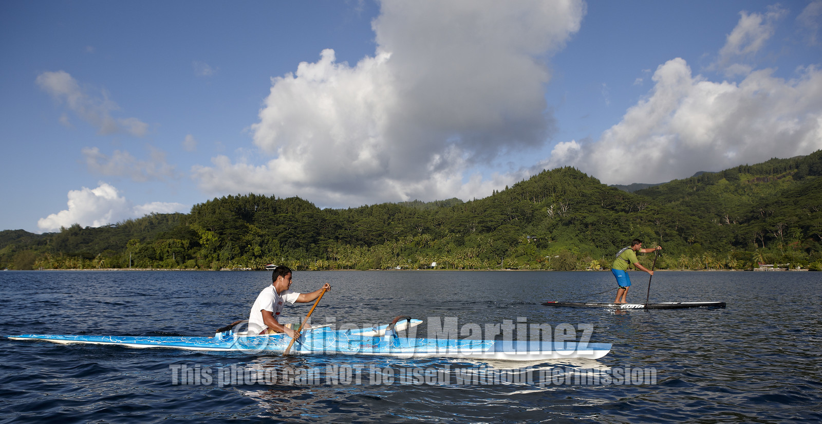 15_025218  ©ThMartinez Sea&Co.  RAIATEA - ILES SOUS LE VENT. POLYNESIE FRANCAISE .  2 Février 2015. ..Jeunes tahitiens pratiquant des sports nautiques dan sle lagon de Raiatea