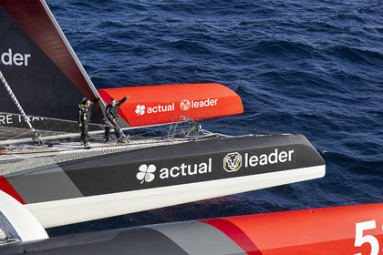 « ULTIM ACTUAL LEADER , Skipper Yves Le Blevec.