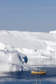 Schooner LA LOUISE sailing on west coast of Greenland.