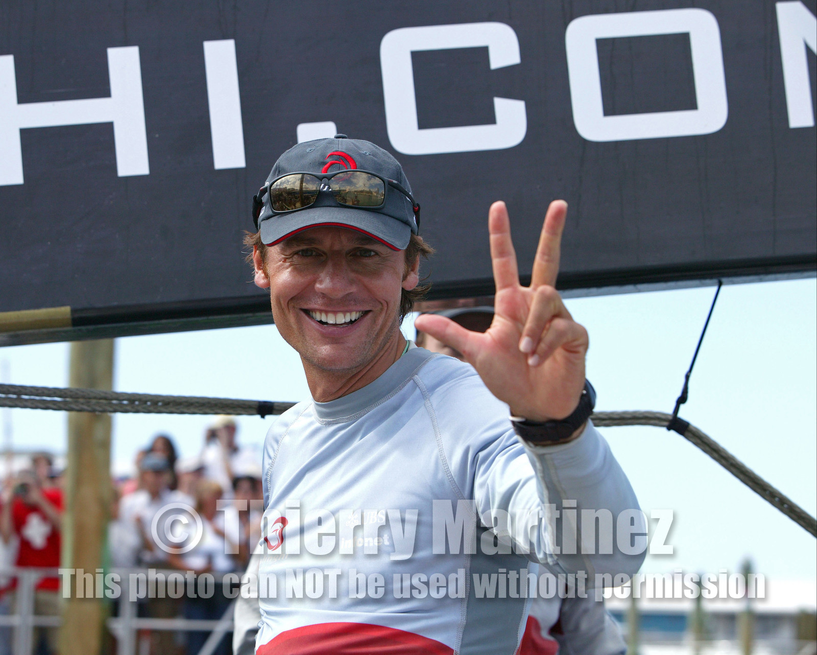 03_0969D © Th.Martinez . Auckland   New Zealand. 18th February 2003 America's Cup 2003, Day 3 Alinghi(SUI64) vs Team New Zealand(NZL82) Enesto Bertarelli, showing the number of victory agaisnt Team New Zealand