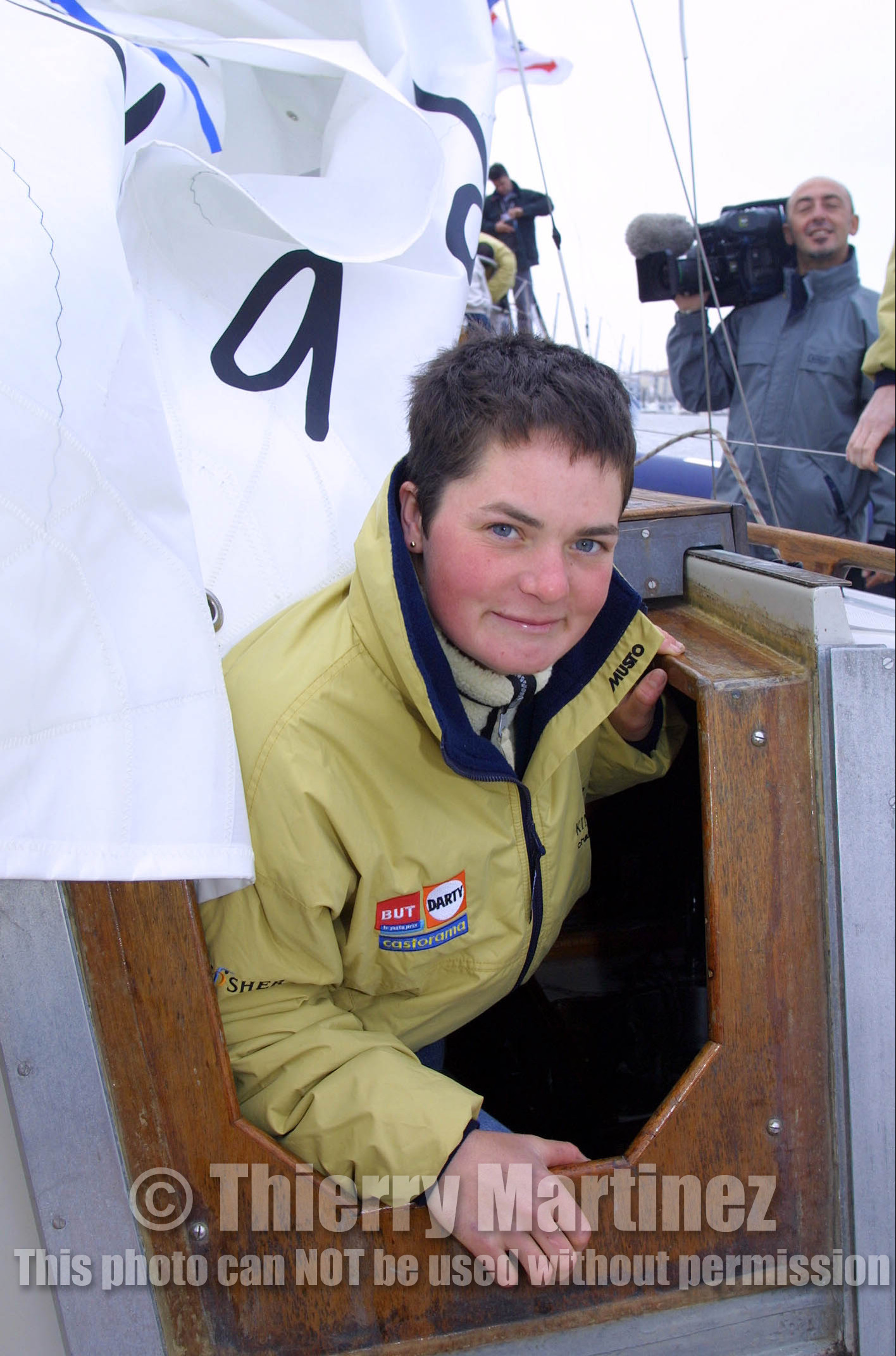©ThMartinez Vendee Globe Finish..Les Sables  d'Olonne (FRA) . 12th February 2001..Ellen MacArthur (UK) KINGFISHER sailing IDUNA her old boat .which had sail around Britain island when she was 16 years old.