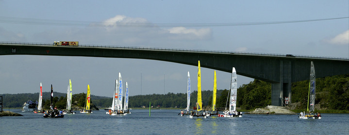 03_3032D © Th.Martinez,STOCKHOLM ARCHIPELAGO - SWEDEN8 07 03-Archipelago Raid (2003)  Day 1..Catamaran fleet under Gustavsberg bridge after the start.