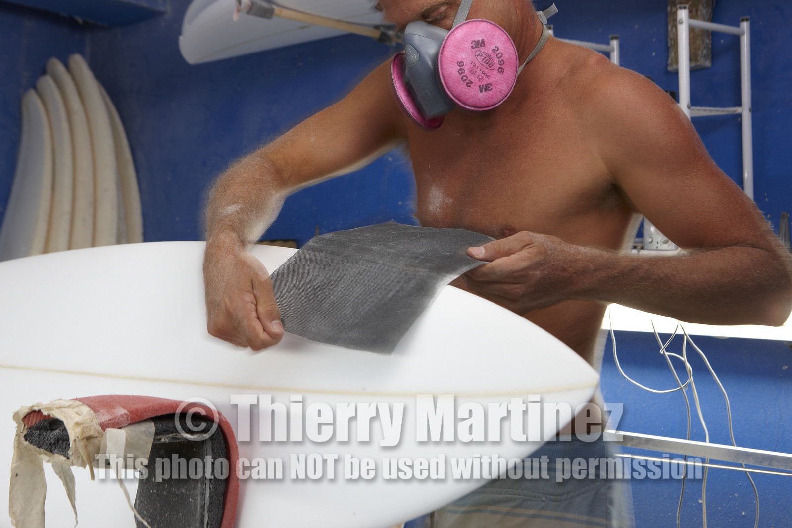 SHAPING A SURF BOARD.  NORTH SHORE (North Shore - Oahu Island - Hawaii-USA)