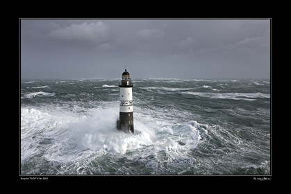 Photo disponible en tirage photo Fine Art,tirage original limités à 30 exemplaires.Chaque tirage est numéroté avec certificat d’authenticité signé.Pour choisir le format et support merci d'utiliser le caddie à coté de la photo.Formats disponibles : Tirage sur papier ( tirage seul) :  30x45 cm   40x60 cm  60x90 cm. Vous pouvez choisir le tirage avec un fond blanc ou noir , à votre convenance. Tirage sur papier contrecollé sur Dibond ( pas de bord blanc ou noir autour de l'image), avec système d'attache au dos:  30x45 cm   40x60 cm  50x75 cm  80x120cm.Tirage sur toile ( Canvas) monté sur chassis bois (pas de bord blanc ou noir autour de l'image), avec système d'attache au dos :  50x75 cm  80x120cm.Expédition ( Dans le monde entier): Colissimo (assurance) avec signature à réception. 48h pour la France métropolitaine.Il est possible de récupérer les tirages à La Galerie du Golfe (sans frais d'expèdition).Conditionnement tirages seuls: tube cylindrique renforcé + boite.