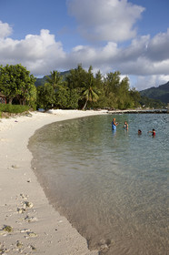 15_023645  ©ThMartinez Sea&Co.  HUAHINE - ILES SOUS LE VENT. POLYNESIE FRANCAISE . 31 January 2015. .Village de FARE.