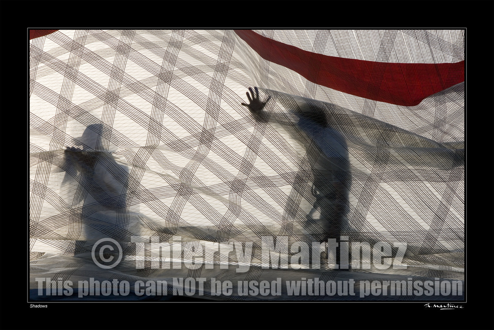 Photo disponible en tirage photo Fine Art,tirage original limités à 30 exemplaires.Chaque tirage est numéroté avec certificat d’authenticité signé.Pour choisir le format et support merci d'utiliser le caddie à coté de la photo.Formats disponibles : Tirage sur papier ( tirage seul) :  30x45 cm   40x60 cm  60x90 cm. Vous pouvez choisir le tirage avec un fond blanc ou noir , à votre convenance. Tirage sur papier contrecollé sur Dibond ( pas de bord blanc ou noir autour de l'image), avec système d'attache au dos:  30x45 cm   40x60 cm  50x75 cm  80x120cm.Tirage sur toile ( Canvas) monté sur chassis bois (pas de bord blanc ou noir autour de l'image), avec système d'attache au dos :  50x75 cm  80x120cm.Expédition ( Dans le monde entier): Colissimo (assurance) avec signature à réception. 48h pour la France métropolitaine.Il est possible de récupérer les tirages à La Galerie du Golfe (sans frais d'expèdition).Conditionnement tirages seuls: tube cylindrique renforcé + boite.