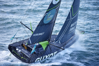 22_39609   © Thierry Martinez.DINARD, FRANCE. 9 Novembre  2022Départ de la 12éme ROUTE DU RHUM, transatlantique course à la voile en solitaire de St Malo(FRA)  à Pointe à Pitre (FRA-Guadeloupe) 3.543 milles nautiques.