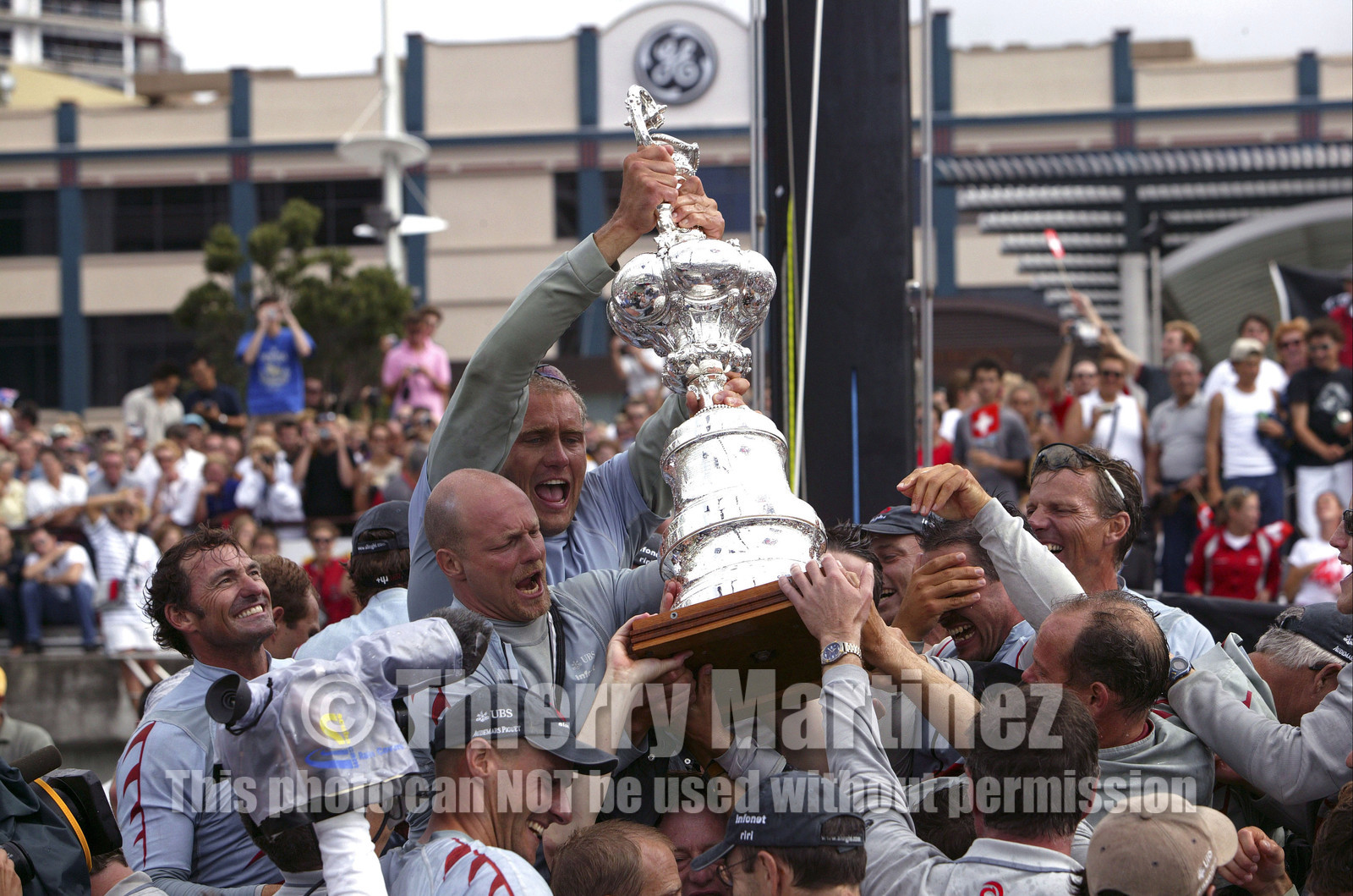 03_1432D © Th.Martinez . Auckland   New Zealand. 2nd March 2003 America's Cup 2003. Day 5, Alinghi (SUI64) vs Team New Zealand (NZL82). Alinghi winner of the 31st America's Cup. Docking ceremony, presentation of the America's Cup in the Viaduct Bassin.