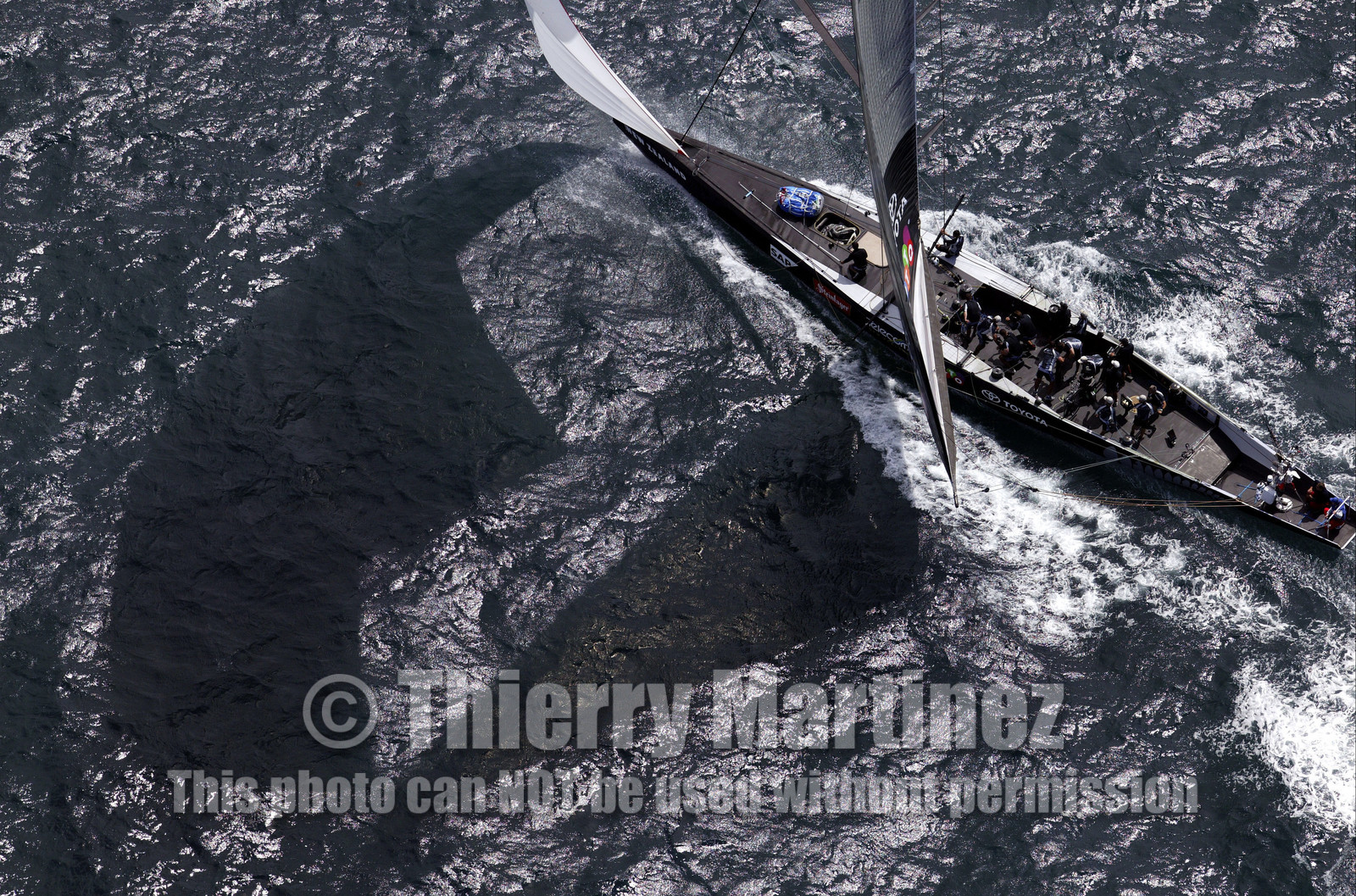 03_0203D ©Th.Martinez - Auckland (NZ) . America's Cup 2003. 18th February 2003. Day 3..Alinghi (SUI 64) vs Team NZ (NZL 82) NZL 82 under spinnaker in second downwind leg...