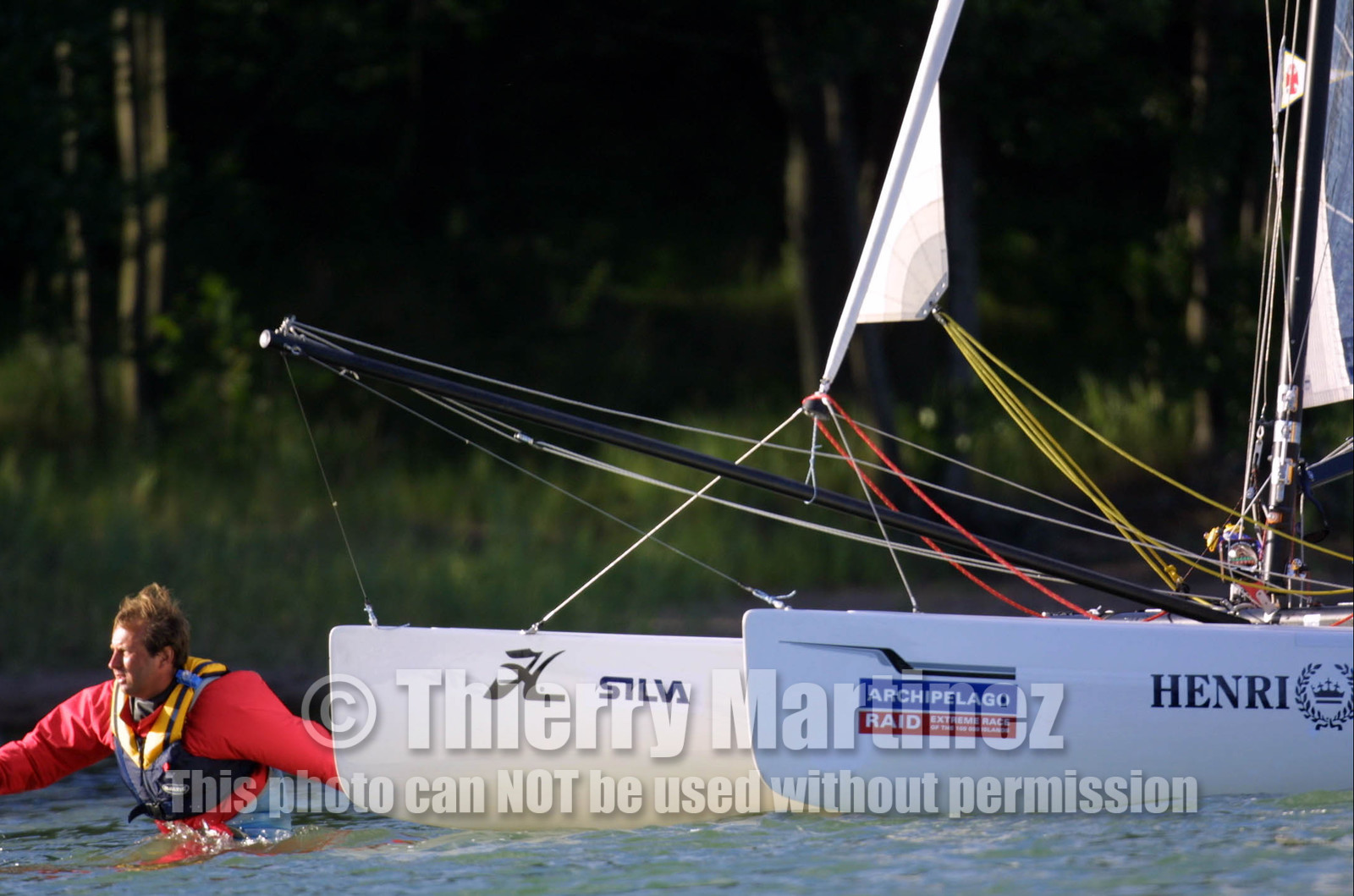 01_0491D-©ThMartinez- Sweden 1st 3rd August 2001. Archipelago Raid (Catamaran Formula 18) .Björn Hansen (SWE) arriving in Galö check point