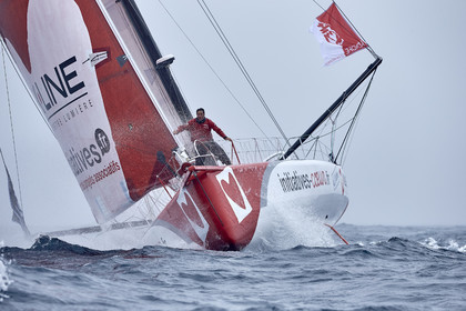 16_40329  ©Th.Martinez Sea&Co.  ILE DE GROIX - - FRANCE. 3 Août 2016. .Tanguy De Lamotte (FRA), a bord de l'IMOCA Initiatives-Coeur au large de l'Ile de Groix (FRA) en préparation du Vendée Globe 2016-17.