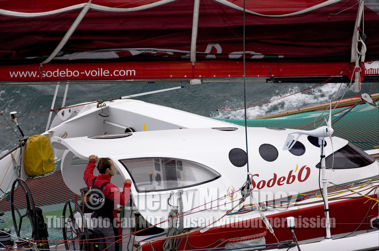 Thomas Coville (FRA) maxi trimaran SODEBO Solo round the world record attempt. Start in Brest (FRA)