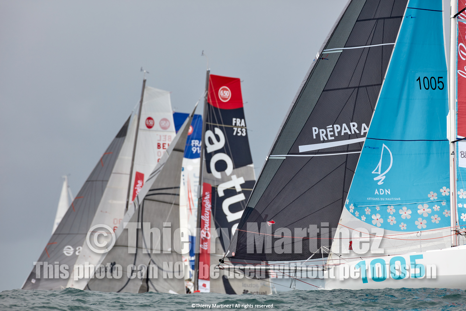 23_22388   © Thierry Martinez. LES SABLES D'OLONNE, 85 - FRANCE 25 septembre 2023.Départ MINI TRANSAT 2023. Départ du Dimanche 24 septembre retardé au Lundi 25 Sept .Les Sables d’Olonne (FRA)    Santa Cruz de la Palma ( Canaries)    St François ( Guadeloupe): 4050 NM.