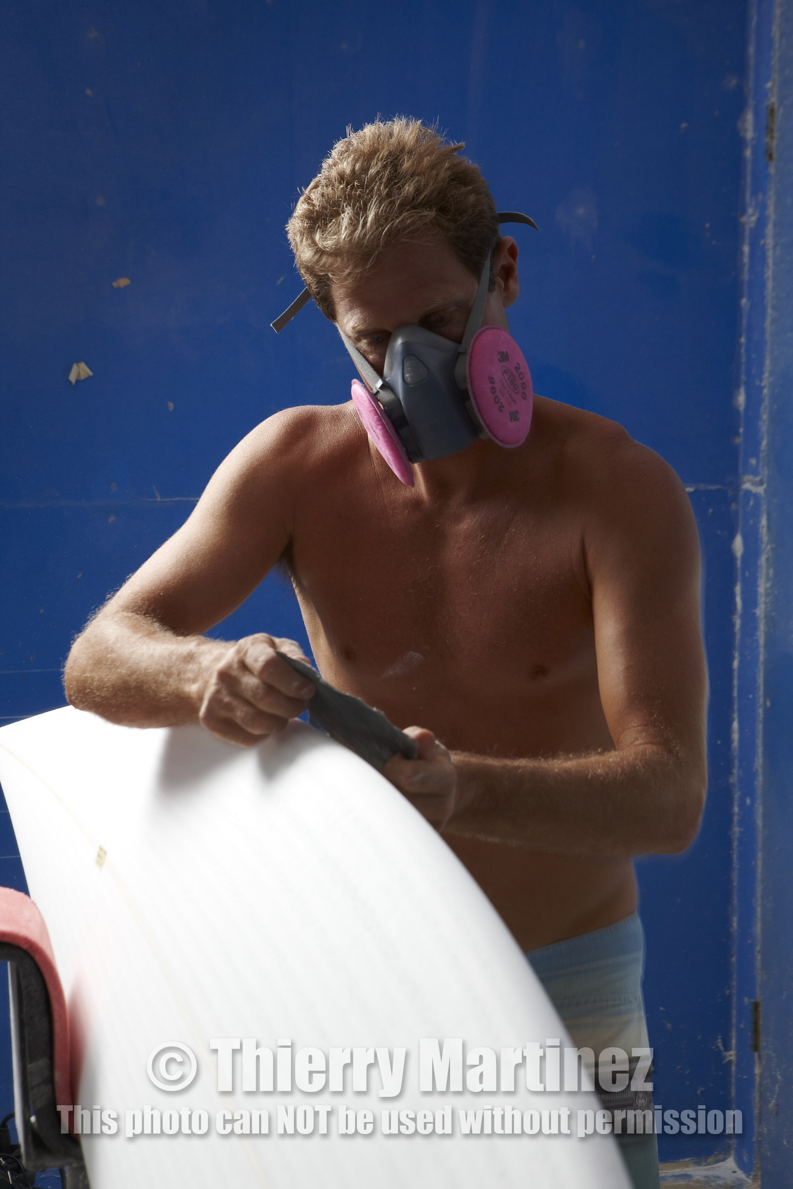 SHAPING A SURF BOARD.  NORTH SHORE (North Shore - Oahu Island - Hawaii-USA)