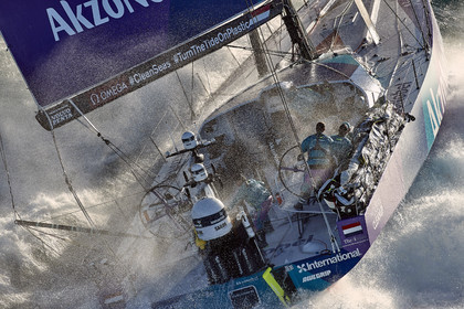 THM-17_108741_VOR-LISBON-LEG2start