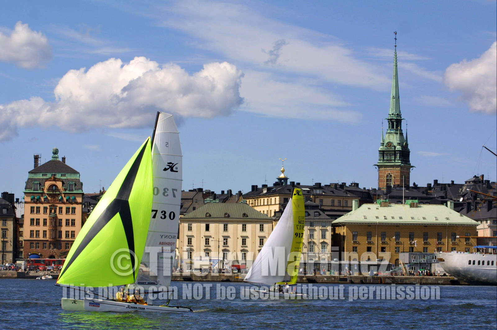 01_0473D-©ThMartinez- Sweden 1st 3rd August 2001. Archipelago Raid (Catamaran Formula 18).1st August 2001- Start in Stockholm (SWE)- Franck Cammas (FRA) & Steve Ravussin(SUI) leading .in front of Gerard Loos 'NED) & Mischa Heemskerk.