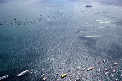 03_0964D © Th.Martinez . Auckland   New Zealand. 18th February 2003 America's Cup 2003, Day 3 Alinghi(SUI64) vs Team New Zealand(NZL82) Finish line.