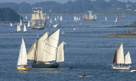 Semaine du Golfe 2015. Parade d'arrivée de la flotte.