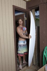 SHAPING A SURF BOARD.  NORTH SHORE (North Shore - Oahu Island - Hawaii-USA)