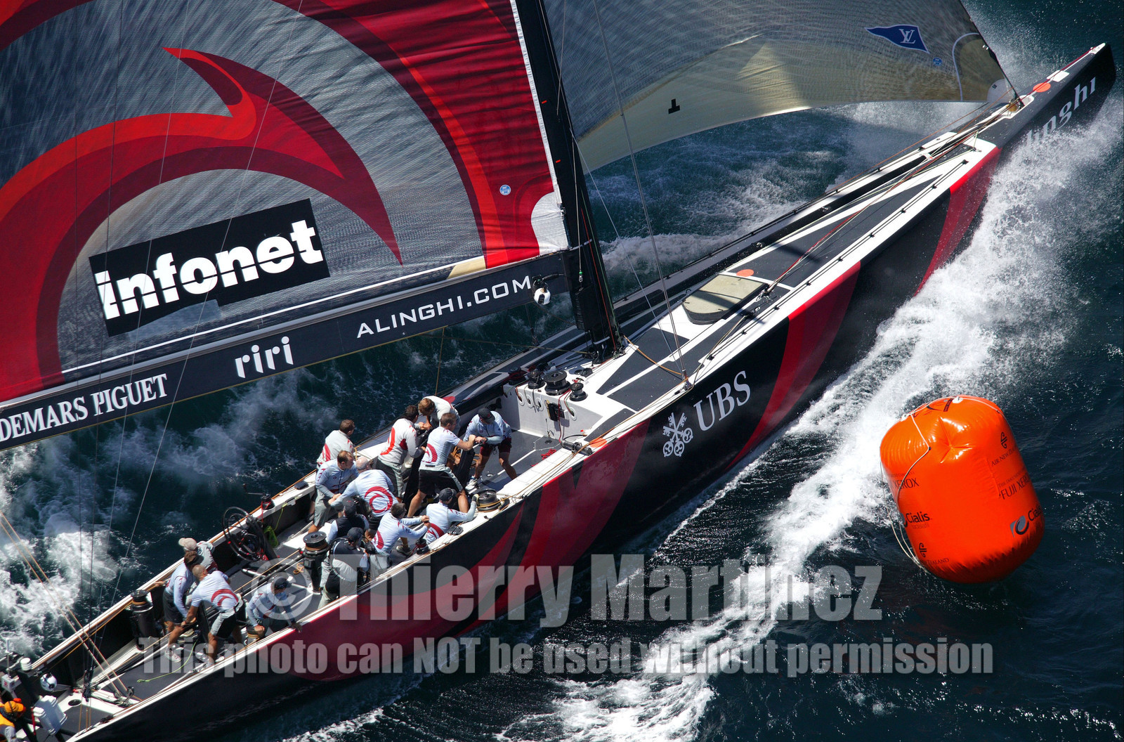 03_0908D © Th.Martinez. Auckland   New Zealand. 15 02 03 America's Cup Day 1.Alinghi (SUI64) vs Team New Zealand (NZL82) SU64 rounding the first mark while Team New Zealand is heading back to the base because of gear failure.