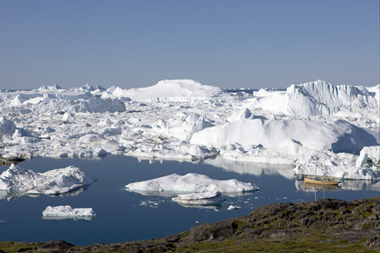 Schooner LA LOUISE sailing on west coast of Greenland.