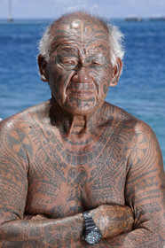 15_026821  ©ThMartinez Sea&Co.  RANGIROA - ARCHIPEL des TUAMOTU. POLYNESIE FRANCAISE .  8 Février 2015. ..HURI, pilote Taxi Boat à Rangiroa.