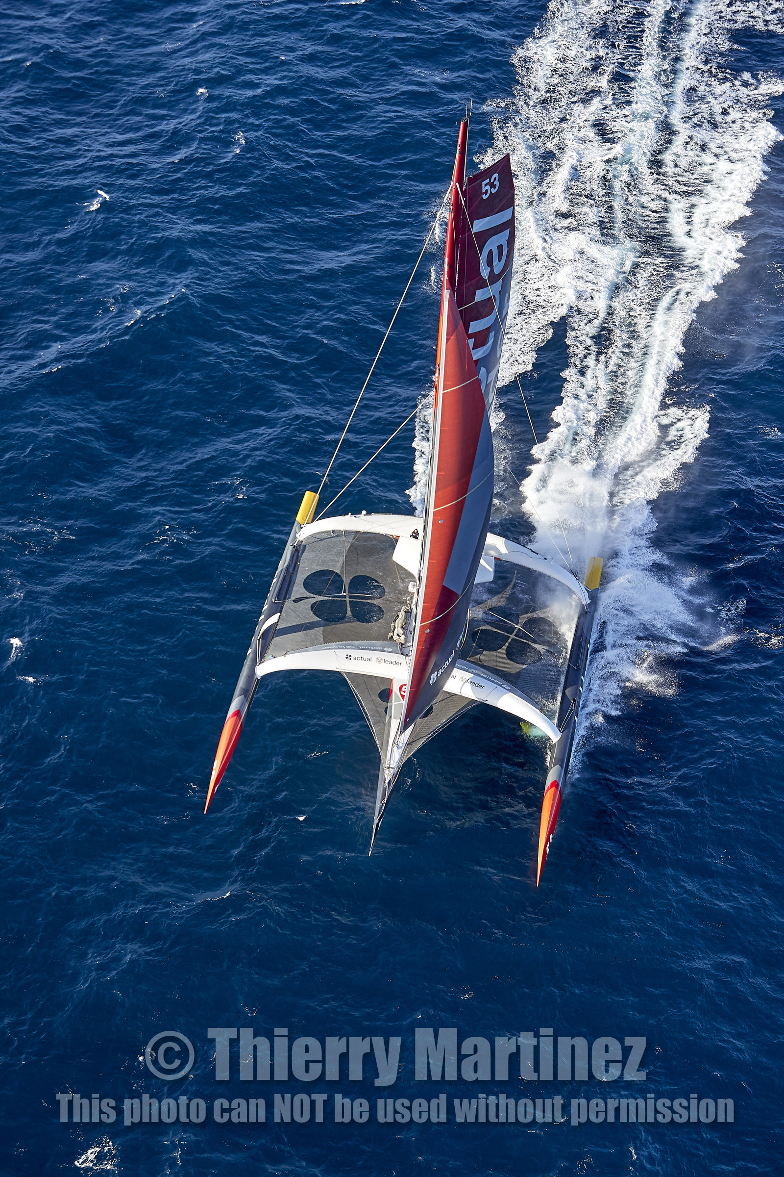 « ULTIM ACTUAL LEADER , Skipper Yves Le Blevec.