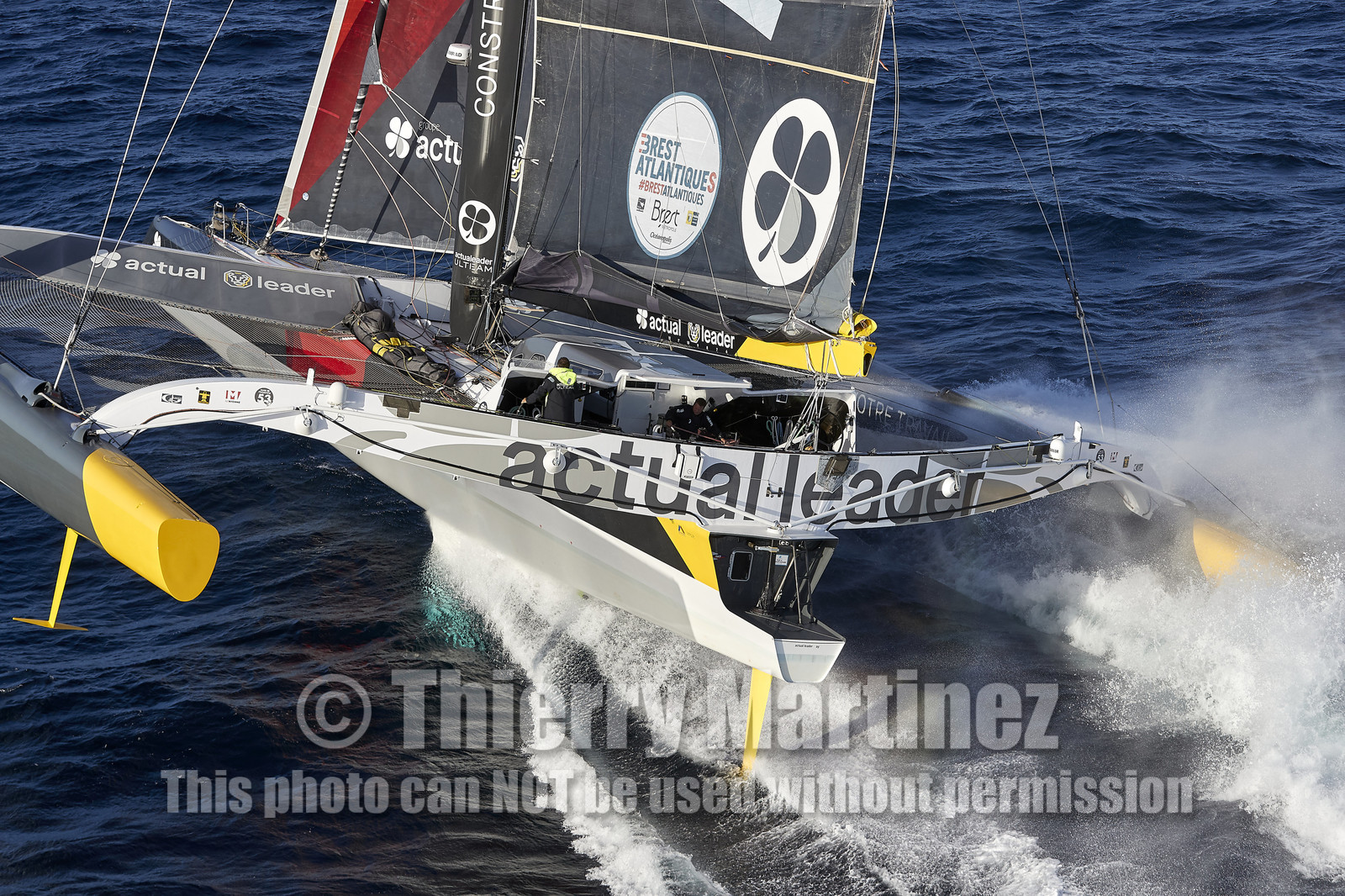 « ULTIM ACTUAL LEADER , Skipper Yves Le Blevec.