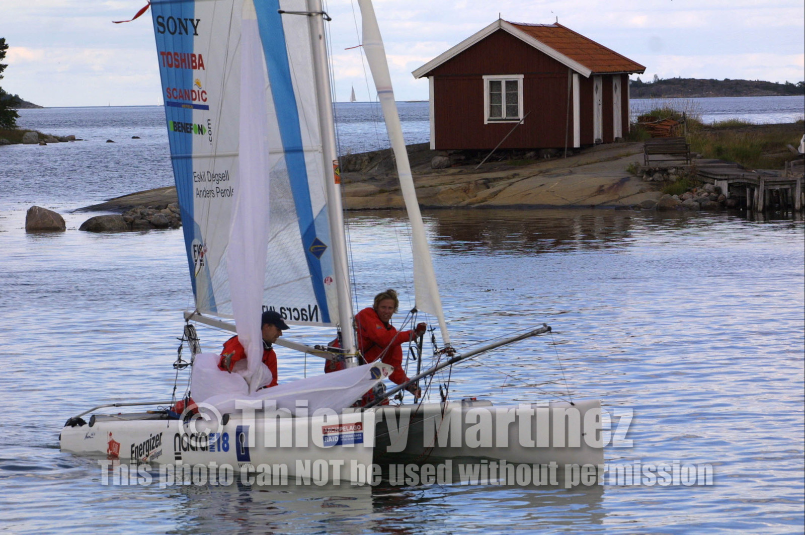 01_0472D-©ThMartinez- Sweden 1st 3rd August 2001. Archipelago Raid (Catamaran Formula 18).Eskill Degsell & Anders Perols arriving at first check-point in Möja (2nd place behind F.Cammas & .S.Ravussin)