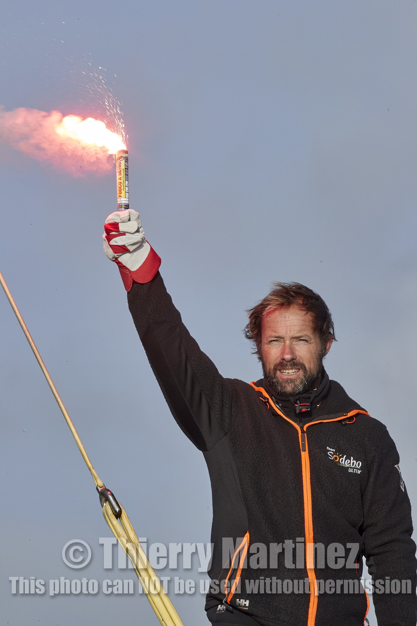 Single-handed sailing round the world record .