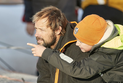 Single-handed sailing round the world record .