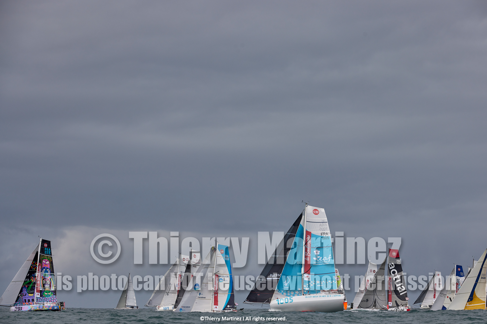 23_21882   © Thierry Martinez. LES SABLES D'OLONNE, 85 - FRANCE 25 septembre 2023.Départ MINI TRANSAT 2023. Départ du Dimanche 24 septembre retardé au Lundi 25 Sept .Les Sables d’Olonne (FRA)    Santa Cruz de la Palma ( Canaries)    St François ( Guadeloupe): 4050 NM.