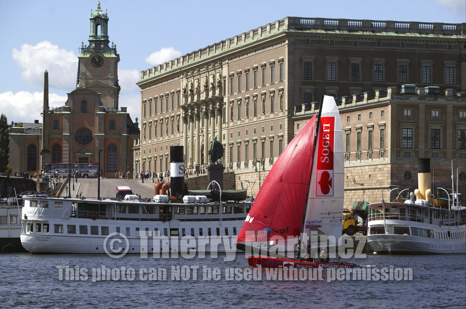 03_3268D 03_3271D © Th.Martinez,STOCKHOLM SWEDEN, 11 07 03-Archipelago Raid (2003).TEAM SOGETI in Stockholm front of King's palace. Leg 4