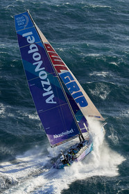 THM-17_105136_VOR-LISBON-LEG2start