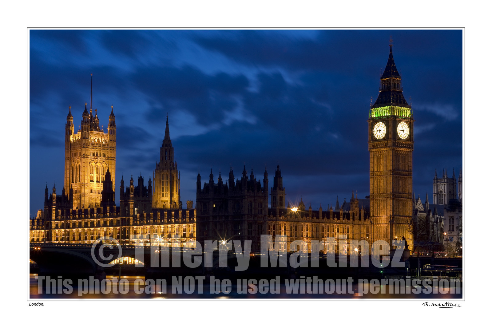 Photo disponible en tirage photo Fine Art,tirage original limités à 30 exemplaires.Chaque tirage est numéroté avec certificat d’authenticité signé.Pour choisir le format et support merci d'utiliser le caddie à coté de la photo.Formats disponibles : Tirage sur papier ( tirage seul) :  30x45 cm   40x60 cm  60x90 cm. Vous pouvez choisir le tirage avec un fond blanc ou noir , à votre convenance. Tirage sur papier contrecollé sur Dibond ( pas de bord blanc ou noir autour de l'image), avec système d'attache au dos:  30x45 cm   40x60 cm  50x75 cm  80x120cm.Tirage sur toile ( Canvas) monté sur chassis bois (pas de bord blanc ou noir autour de l'image), avec système d'attache au dos :  50x75 cm  80x120cm.Expédition ( Dans le monde entier): Colissimo (assurance) avec signature à réception. 48h pour la France métropolitaine.Il est possible de récupérer les tirages à La Galerie du Golfe (sans frais d'expèdition).Conditionnement tirages seuls: tube cylindrique renforcé + boite.