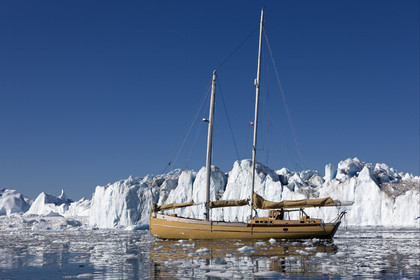 Schooner LA LOUISE sailing on west coast of Greenland.