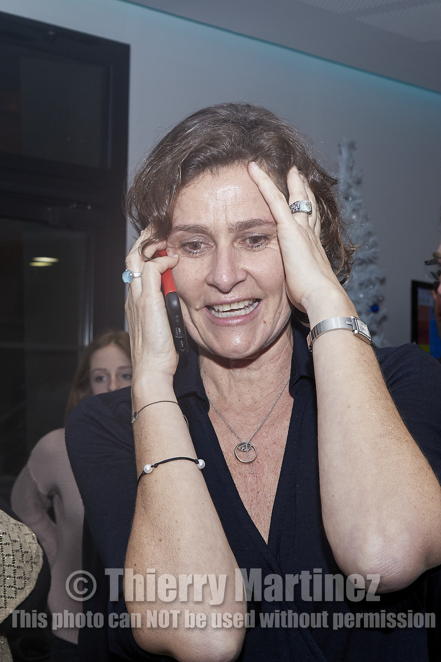 Single-handed sailing round the world record .