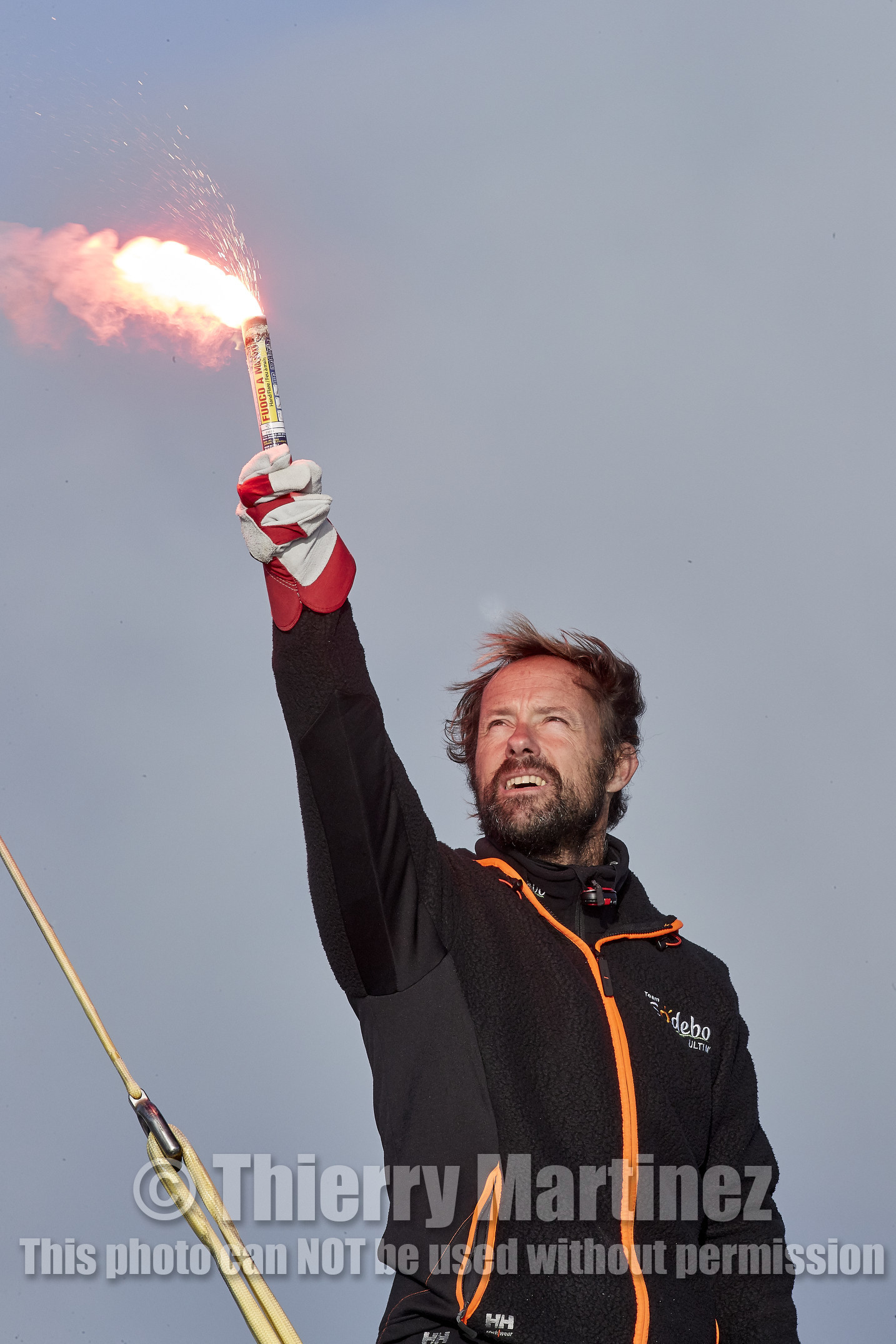 Single-handed sailing round the world record .