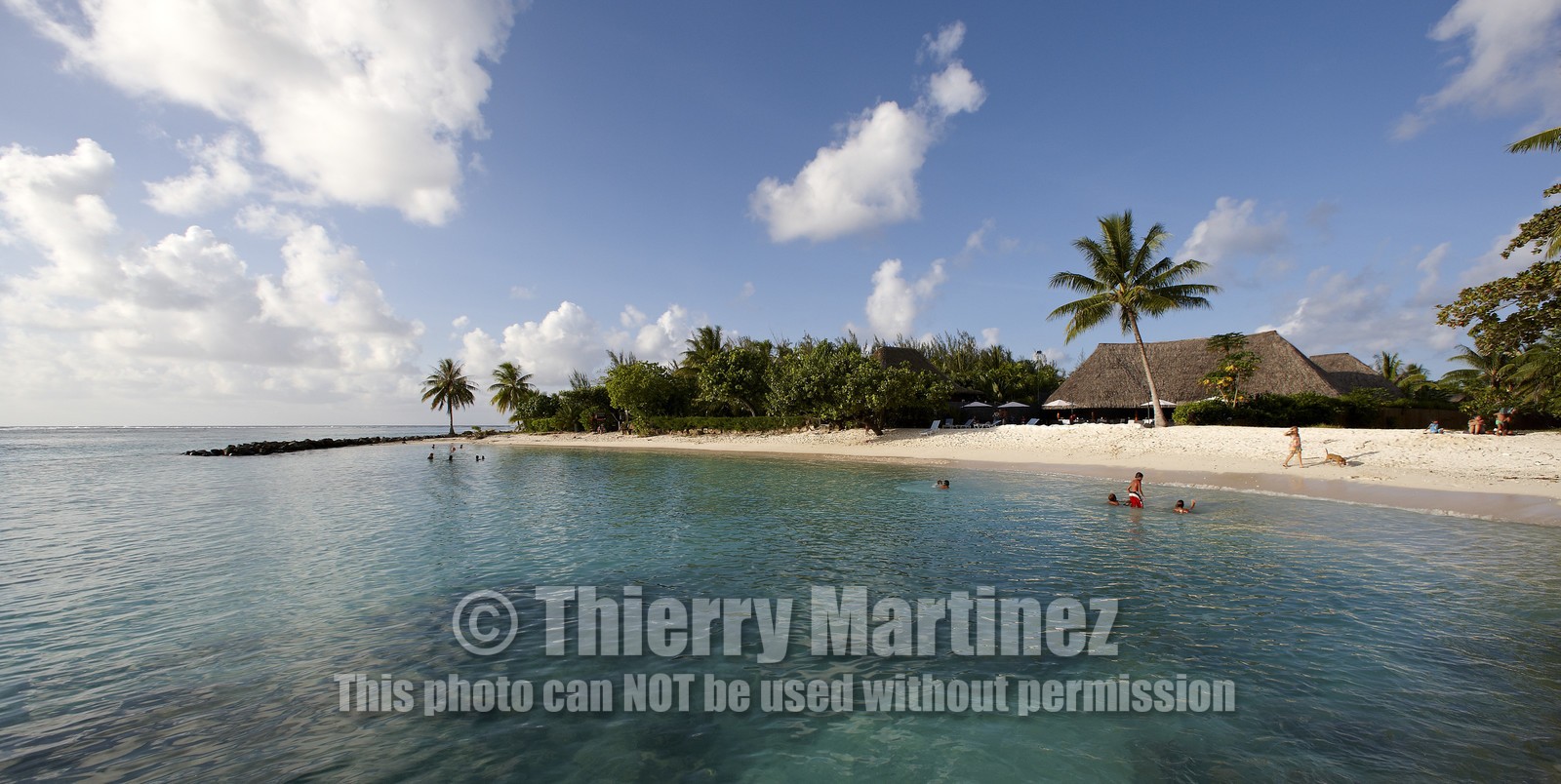 15_023554  ©ThMartinez Sea&Co.  HUAHINE - ILES SOUS LE VENT. POLYNESIE FRANCAISE . 31 January 2015. .Village de FARE.