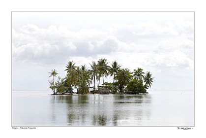 Photo disponible en tirage photo Fine Art,tirage original limités à 30 exemplaires.Chaque tirage est numéroté avec certificat d’authenticité signé.Pour choisir le format et support merci d'utiliser le caddie à coté de la photo.Formats disponibles : Tirage sur papier ( tirage seul) :  30x45 cm   40x60 cm  60x90 cm. Vous pouvez choisir le tirage avec un fond blanc ou noir , à votre convenance. Tirage sur papier contrecollé sur Dibond ( pas de bord blanc ou noir autour de l'image), avec système d'attache au dos:  30x45 cm   40x60 cm  50x75 cm  80x120cm.Tirage sur toile ( Canvas) monté sur chassis bois (pas de bord blanc ou noir autour de l'image), avec système d'attache au dos :  50x75 cm  80x120cm.Expédition ( Dans le monde entier): Colissimo (assurance) avec signature à réception. 48h pour la France métropolitaine.Il est possible de récupérer les tirages à La Galerie du Golfe (sans frais d'expèdition).Conditionnement tirages seuls: tube cylindrique renforcé + boite.