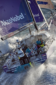 THM-17_108338_VOR-LISBON-LEG2start