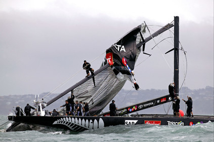 03_0256D ©Th.Martinez - Auckland (NZ) . America's Cup 2003. 28th February 2003. Day 4 .Alinghi (SUI 64) vs Team NZ (NZL 82) .Team NZ's boat dismast 57 minutes after the start in only 18 knots of windwith a swell of 1.5 m. Team NZ crew trying to take off the main sail from the broken mast. Alinghi is leading Team NZ  4-0 after 4 races..