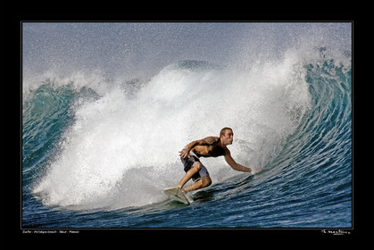 Photo disponible en tirage photo Fine Art,tirage original limités à 30 exemplaires.Chaque tirage est numéroté avec certificat d’authenticité signé.Pour choisir le format et support merci d'utiliser le caddie à coté de la photo.Formats disponibles : Tirage sur papier ( tirage seul) :  30x45 cm   40x60 cm  60x90 cm. Vous pouvez choisir le tirage avec un fond blanc ou noir , à votre convenance. Tirage sur papier contrecollé sur Dibond ( pas de bord blanc ou noir autour de l'image), avec système d'attache au dos:  30x45 cm   40x60 cm  50x75 cm  80x120cm.Tirage sur toile ( Canvas) monté sur chassis bois (pas de bord blanc ou noir autour de l'image), avec système d'attache au dos :  50x75 cm  80x120cm.Expédition ( Dans le monde entier): Colissimo (assurance) avec signature à réception. 48h pour la France métropolitaine.Il est possible de récupérer les tirages à La Galerie du Golfe (sans frais d'expèdition).Conditionnement tirages seuls: tube cylindrique renforcé + boite.