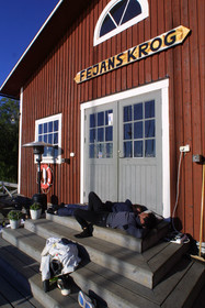 01_0484D-©ThMartinez- Sweden 1st 3rd August 2001. .Archipelago Raid (Catamaran Formula 18) Short rest for F.Cammas.&Steve Ravussin in Fejans